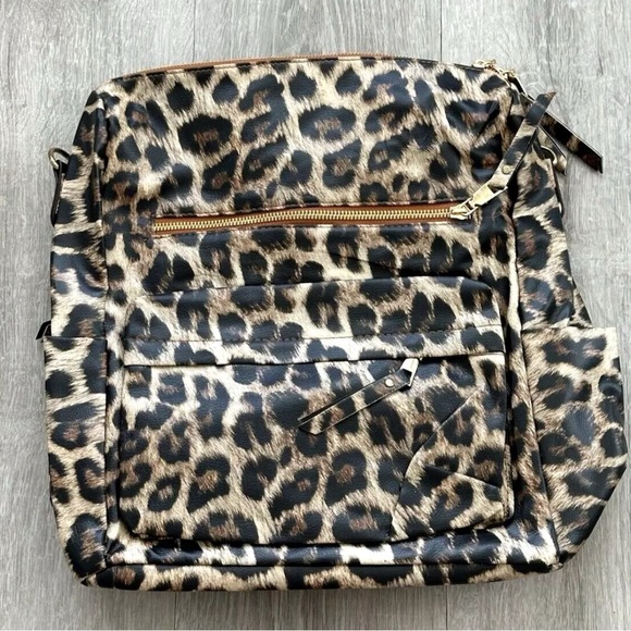 Mi-Mi’s Closet Brown Leopard Pattern Faux Leather Backpack Color Guitar Strap - Picture 2 of 5